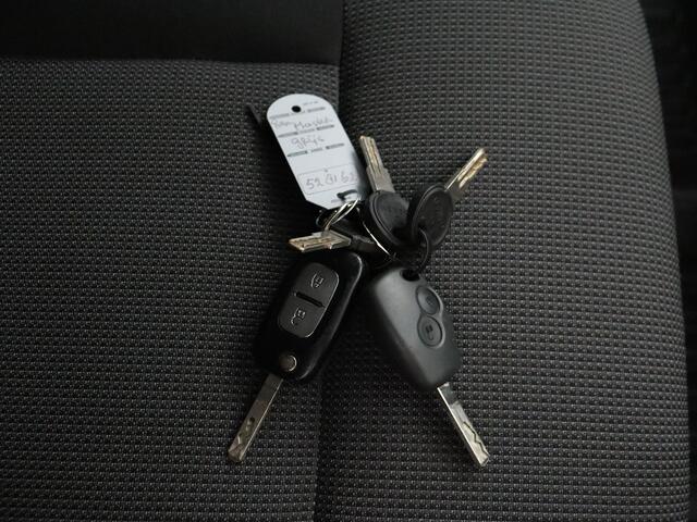 Renault MASTER 2.3DCI 136PK L2H2 | Imperiaal | Trekhaak | Navigatie | Camera | GateLocks | 3-Persoons