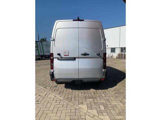 Renault MASTER T35 2.0 dCi 150 PK L2H2 Multimedia met Google services, Dubbele schuifdeur, Camera, Trekhaak, Apple carplay, Verwarmde voorruit