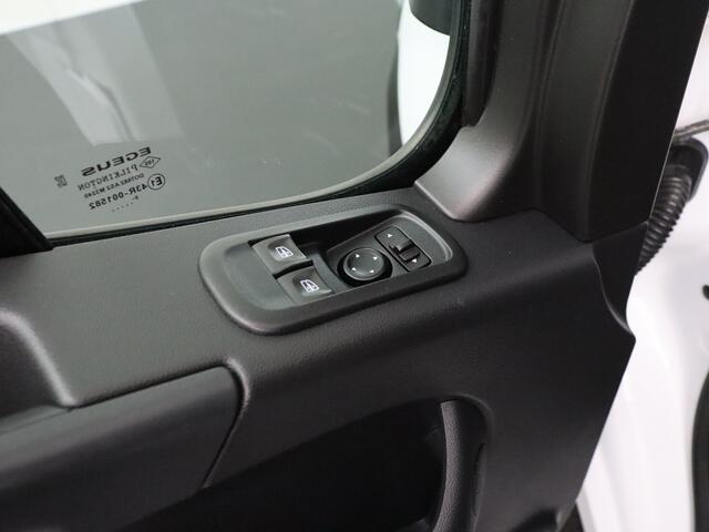 Renault MASTER 2.3DCI 160PK Bakwagen + laadklep | Navigatie | Camera | 3-Persoons | Airco | Cruise