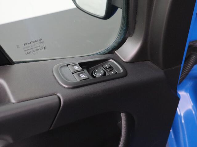 Renault MASTER 2.3DCI 135PK L3H2 | Maxi | Kastinrichting | Imperiaal | Navigatie | Camera | 3-Persoons | Cruise | Airco