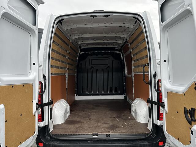 Renault MASTER T35 2.3 dCi 135 PK / L2H2 / 1e EIG. / 40.759 KM / TREKHAAK / AIRCO / NAVIGATIE / LED DAGRIJVERL.