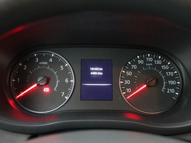 Renault MASTER 2.3DCI 135PK L2H2 | Werkplaats/Kastinrichting | Navigatie | Camera | Trekhaak | 3-Persoons | Cruise