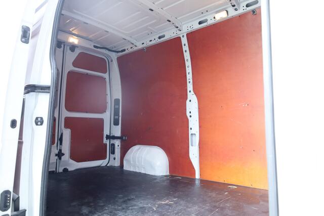 Renault MASTER T35 2.3 dCi 135 L2H2 Comfort | Trekhaak | Cruise | 3 pers. | Navi