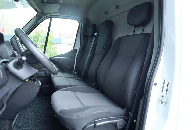 Renault MASTER T35 2.3 dCi 135 L2H2 Comfort | Trekhaak | Cruise | 3 pers. | Navi