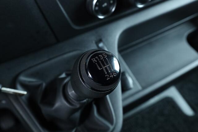 Renault MASTER T35 2.3 dCi 135 L2H2 Comfort | Trekhaak | Cruise | 3 pers. | Navi