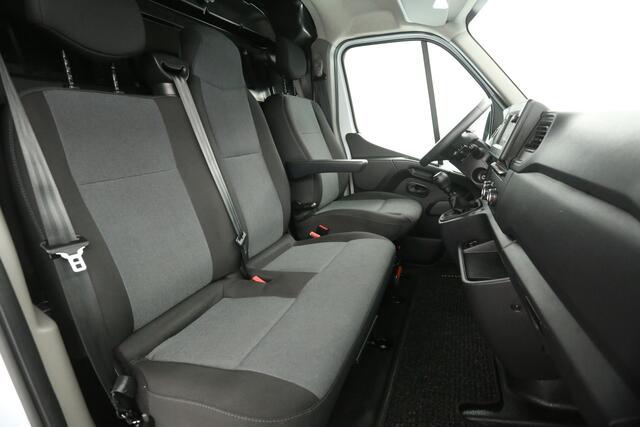 Renault MASTER T35 2.3 dCi L3H2 RWD | Dubbellucht | 3500KG Trekgew. | Trekh. | Airco | Cruise | Carplay | 3-Zits | Navi | Parkeersens.