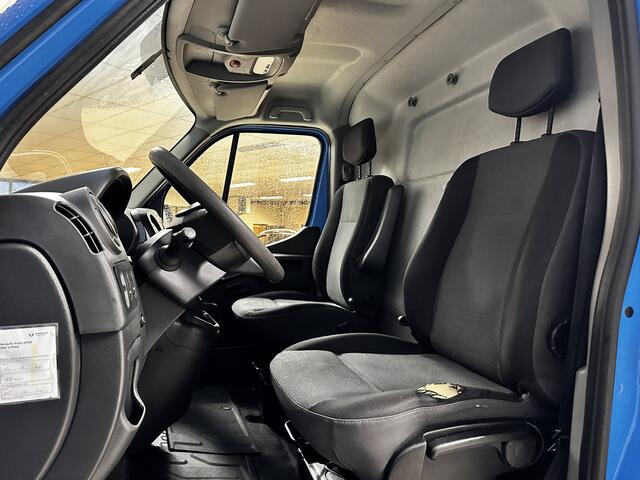 Renault MASTER T35 2.3 dCi L2H2/ Dubbele Schuifdeur/ Trekhaak/ Navi/ Airco/ Cruise/ Elek. pakket/ Bluetooth/ Armsteun/ Multi. Stuur/ Dagrijverl./ PDC.