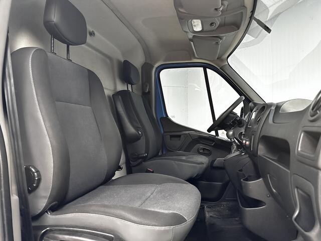 Renault MASTER T35 2.3 dCi L2H2/ Dubbele Schuifdeur/ Trekhaak/ Navi/ Airco/ Cruise/ Elek. pakket/ Bluetooth/ Armsteun/ Multi. Stuur/ Dagrijverl./ PDC.