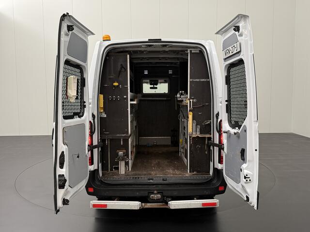 Renault MASTER 2.3DCi 135PK L2H2 | Werkplaatsinrichting | Airco | Camera | Gatelocks | Trekhaak