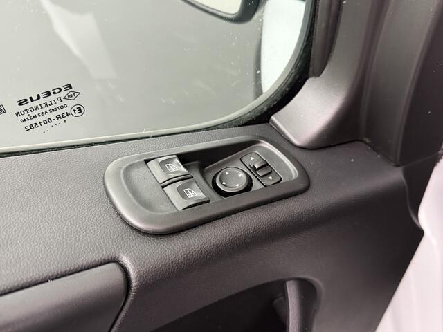 Renault MASTER 2.3DCi 135PK L2H2 | Werkplaatsinrichting | Airco | Camera | Gatelocks | Trekhaak