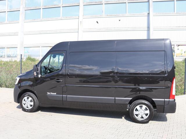 Renault MASTER T35 2.3 dCi 135 L2H2 Work Edition | Airco | Navigatie | Bluetooth | Trekhaak | Vloerplaat | Wand- en lat-om-lat betimmering laadruimte