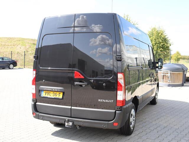 Renault MASTER T35 2.3 dCi 135 L2H2 Work Edition | Airco | Navigatie | Bluetooth | Trekhaak | Vloerplaat | Wand- en lat-om-lat betimmering laadruimte