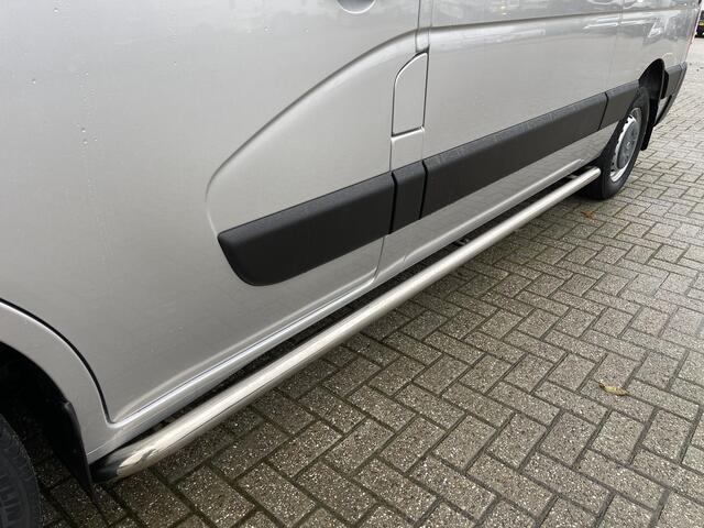 Renault MASTER T35 2.3 dCi 130pk L2H2 bpm vrij / euro 6 diesel / vaste prijs rijklaar ¤ 19.950 ex btw / DC 7 persoons / zilver metallic / trekhaak 2500 kg / airco / cruise / navigatie