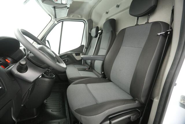 Renault MASTER T33 2.3 dCi 146PK L2H2 | Airco | Camera | Cruise | 3-Zits | Trekh. | Navi | Stoelverw.