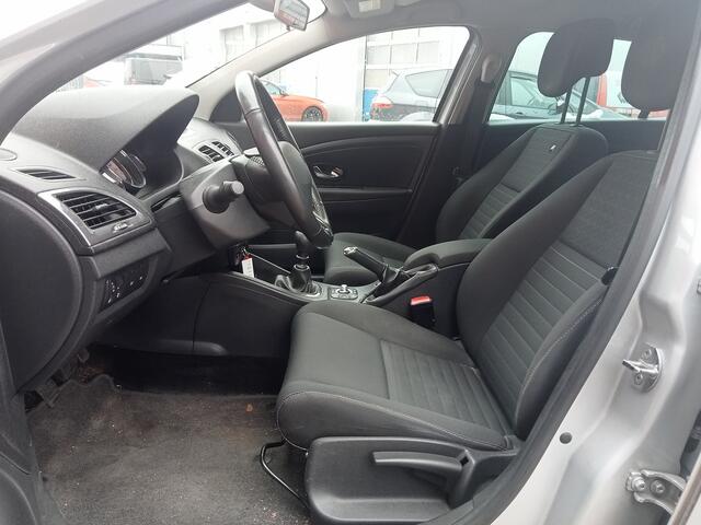 Renault MEGANE Estate 1.2 TCe Limited | Nieuw binnen | Cruise | BT | Navi |