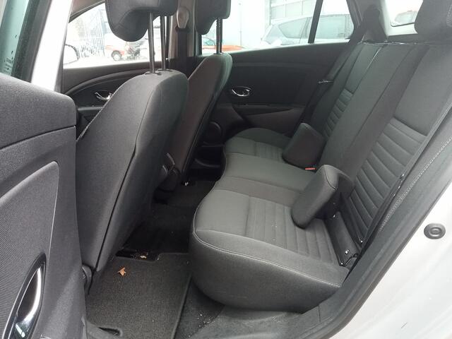 Renault MEGANE Estate 1.2 TCe Limited | Nieuw binnen | Cruise | BT | Navi |