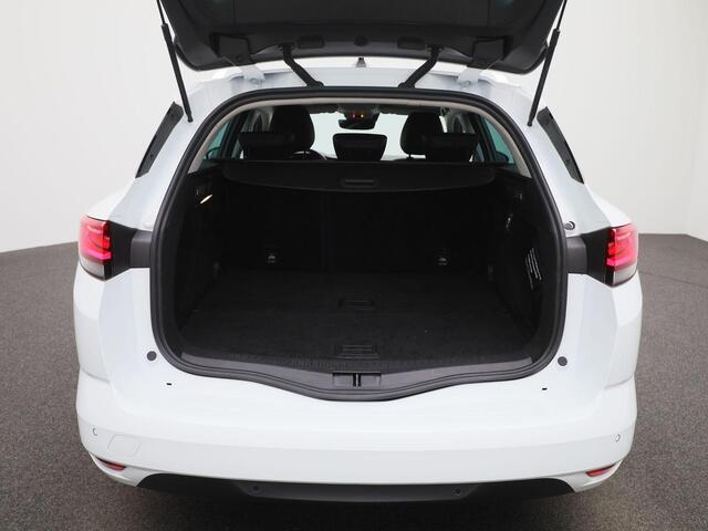 Renault MEGANE Estate 1.3 TCe 140 Techno Automaat | Stoelverwarming | Achteruitrijcamera | Navigatiesysteem | 25.000 km! | Privacy Glass | LED verlichting