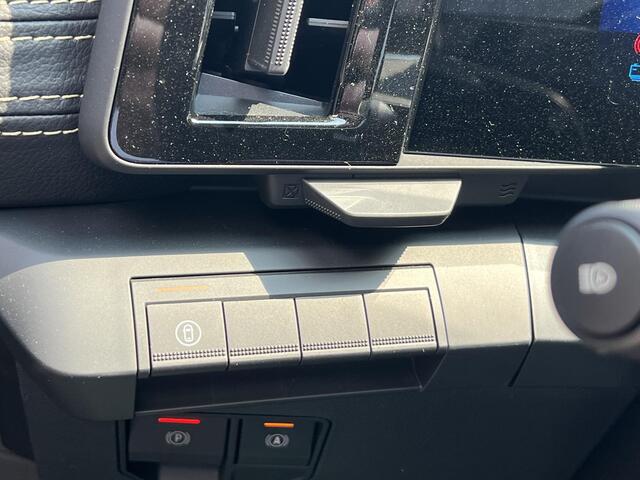 Renault MEGANE E-Tech comfort range iconic 60 kWh | Direct leverbaar | 360 graden camera | Stoel & stuur verwarming | Cruise adaptief | Harman & Kardon |