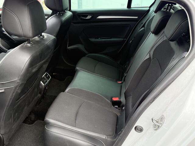 Renault MEGANE Estate 1.3 TCe Intens | Panoramadak | Parkeerhulp | Navigatie | Dealer Onderhouden