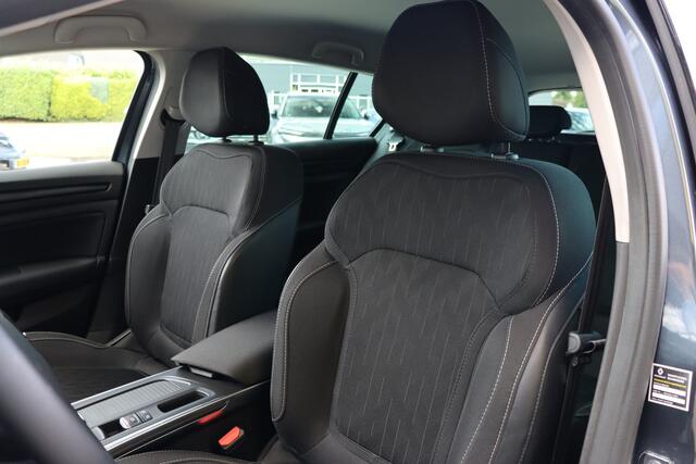 Renault MEGANE Estate 1.3 TCe Limited | Climate Control | Cruise Control | Camera | Trekhaak | Stoelverwarming