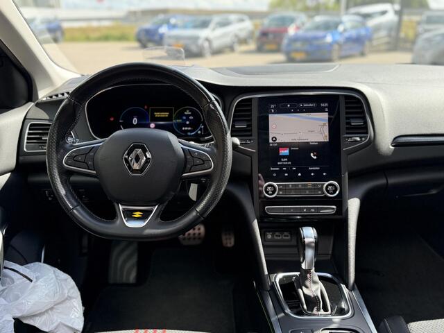 Renault MEGANE Estate 1.6 Plug-In Hybrid 160PK R.S. Line | NAP | Bose Audio | Elektrische glazen shuif-kantel dak | Heads-up display | DAB | Achteruitrijcamera | LED | 18'' lichtmetaal |
