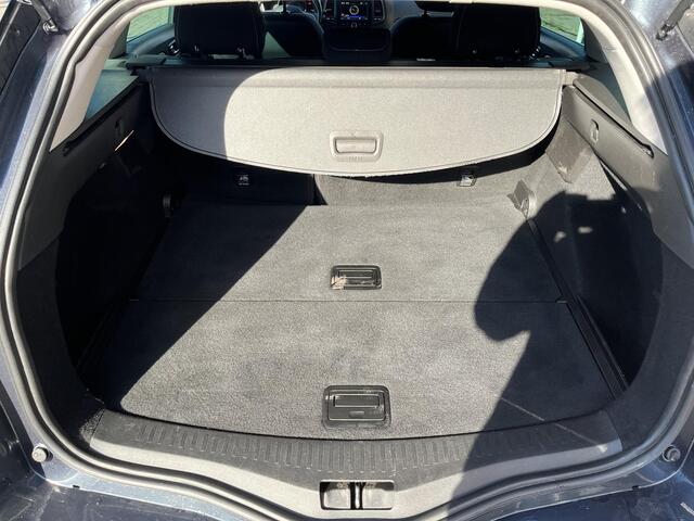 Renault MEGANE Estate 1.3 TCe Limited Trekhaak, Navigatie, Parkeersensoren, Climate control