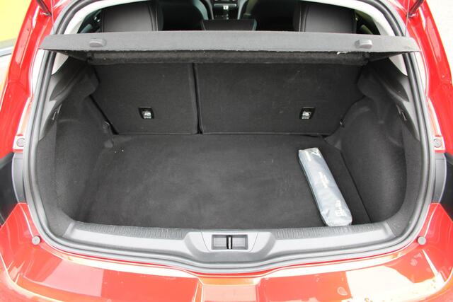 Renault MEGANE 1.3 TCe Bose | TREKHAAK | BLIND SPOT | CAMERA | PARKEERSENSOREN | CLIMATE CONTROL | CRUISE CONTROL | APPLE CARPLAY