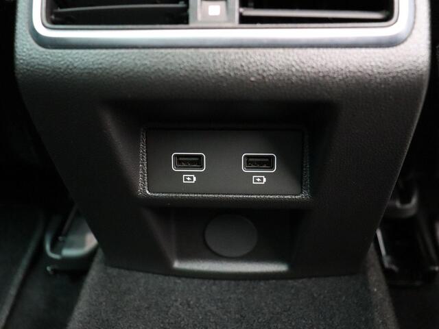 Renault MEGANE Estate 1.3 TCe 140 Techno | Dode hoek | Achteruitrij camera | Clima | Navigatie | Stoel en stuurwiel verwarming | LED.