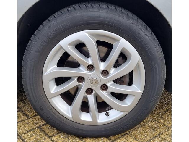 Renault MEGANE Estate 1.2 TCe Limited 116PK | NL AUTO | Trekaak | Onderhoudshistorie | Navigatie | Cruise Control | Climate Control | Parkeersensoren | Getint Glas | 2 Sleutels |