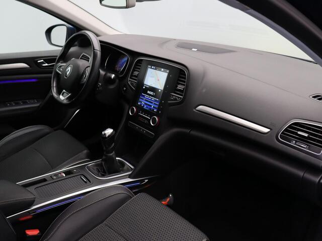 Renault MEGANE Estate 130pk TCe Bose | Panorama dak | Bose | Trekhaak | Pack Easy Park Assist | Navigatie |