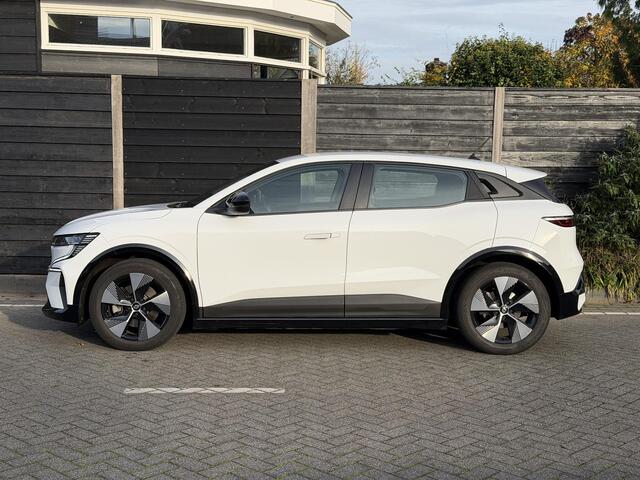 Renault MEGANE E-Tech EV60 Optimum Charge Equilibre 218PK Automaat Navigatie, Achteruitrijcamera, Keyless, Stoel & Stuurwielverwarming, Parkeersensoren Achter