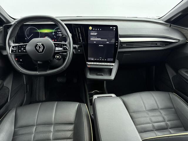 Renault MEGANE E-Tech EV60 220Pk Optimum Charge Iconic | Lederen bekleding | Elektrische Stoelen | Trekhaak | Stoel & Stuurverwarming | Parkeersensoren & Camera | Multisense | Privacy Glass | Harman Cardon Geluid | 450km WLTP |