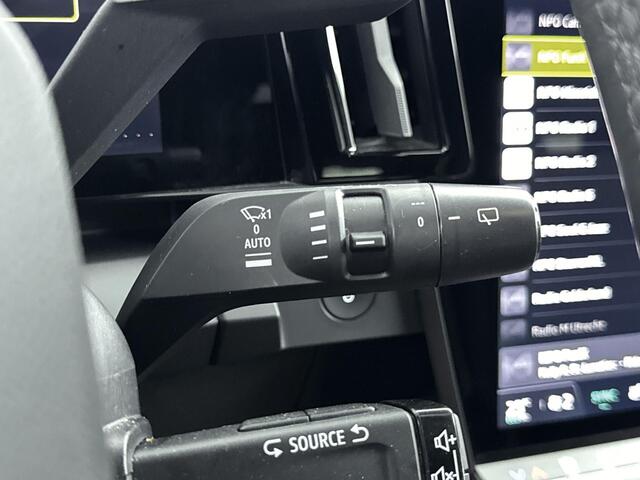 Renault MEGANE E-Tech EV60 220Pk Optimum Charge Iconic | Lederen bekleding | Elektrische Stoelen | Trekhaak | Stoel & Stuurverwarming | Parkeersensoren & Camera | Multisense | Privacy Glass | Harman Cardon Geluid | 450km WLTP |