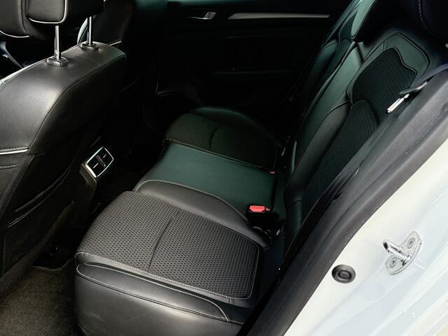 Renault MEGANE 1.2 TCe Bose | Trekhaak | HUD | Navigatie | Camera