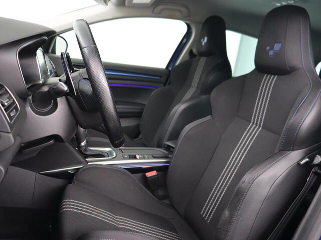 Renault MEGANE 1.6 TCe GT | Head-Up | Stoelverwarming | Navigatie | Sfeerverlichting | BOSE Sound | Parkeerhulp | Full LED | Keyless | 18'' | Sportstoelen | Climate control | Bluetooth | Cruise control