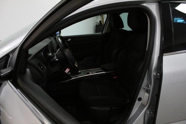 Renault MEGANE Estate 1.5 Blue dCi Limited | 16'LMV | TREKHAAK | PDC-A | CRUISE | NAVIGATIE | D-GLAS | DAB | ELEK-RAMEN |