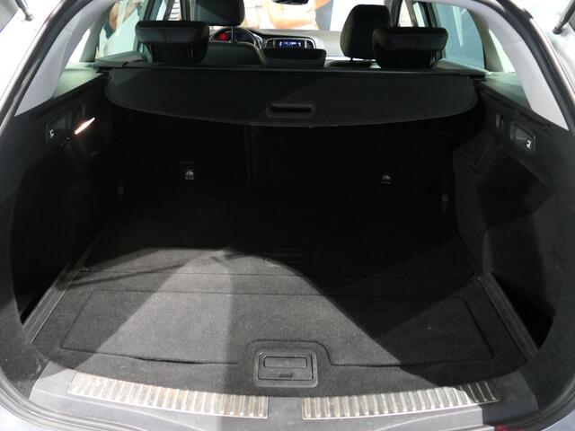 Renault MEGANE Estate 1.3 TCe Intens *Allseasons & Trekhaak!* - LMV 17", camera, navi, cruise