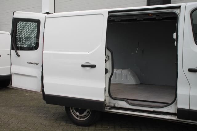 Renault TRAFIC 2.0 dCi 120PK - EURO 6 - Airco - Navi - Cruise - ¤ 12.499,- Excl.