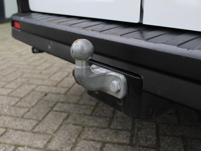Renault TRAFIC 2.0 dCi 130 T30 L2H1 Work Edition / DEALER ONDERHOUDEN / TREKHAAK / NAVI / PARKEERSENSOREN / CLIMATE CONTROL / APPLE CARPLAY / ANDROID AUTO / REGENSENSOR