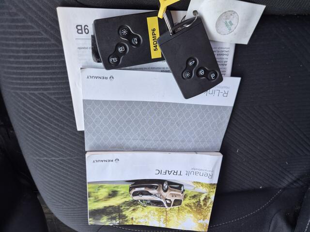 Renault TRAFIC 1.6 dCi passenger 8-pers 72.000km militair kenteken cvo airco cruise pdc achterschade Générique