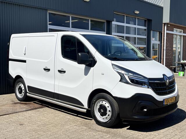 Renault TRAFIC 1.6 dCi 95 L1H1 2x Schuifdeur Kastinrichting Airco Cruise controle Kastinrichting 3-Persoons Telefoonverbinding Parkeersensoren achter Sitebars 1e eigenaar Euro 6 Dealer onderhouden