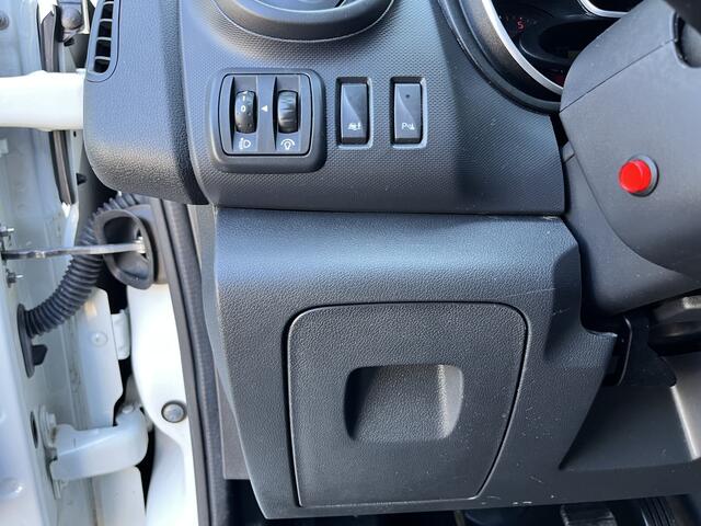 Renault TRAFIC 1.6 dCi 95 L1H1 2x Schuifdeur Kastinrichting Airco Cruise controle Kastinrichting 3-Persoons Telefoonverbinding Parkeersensoren achter Sitebars 1e eigenaar Euro 6 Dealer onderhouden