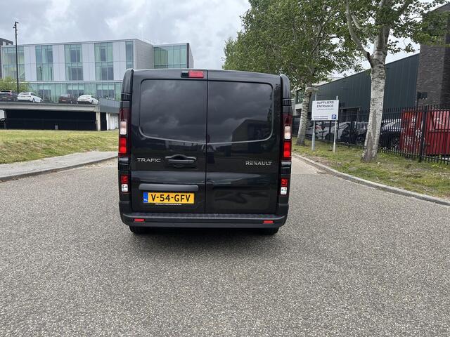 Renault TRAFIC E-Tech T29 L2H1 Advance 52 kWh Renault Trafic E-Tech T29 L2H1 52 kWh ANDROID AUTO / APPLE CARPLAY / AIRCO / NAVIGATIE / PARKEERSENSOREN+CAMERA.