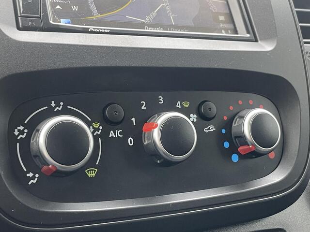 Renault TRAFIC Passenger 2.0 dCi 120 Grand Zen | Trekhaak | Parkeersensoren | Navigatie