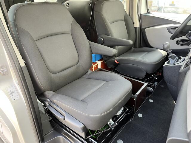 Renault TRAFIC 1.6 dCi T29 L2H2 Airco Navigatie Telefoonvoorbereiding Cruise controle 7-Persoons Omvormer Parkeerhulp achter Verlengde wielbasis 1e eigenaar Euro 6 Btw en Bpm vrij voor particulier gebruik !! Ex overheidsaut