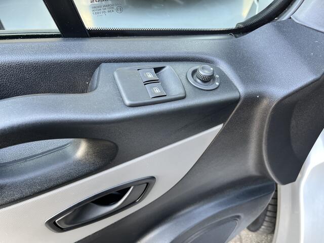 Renault TRAFIC 1.6 dCi T29 L2H2 Airco Navigatie Telefoonvoorbereiding Cruise controle 7-Persoons Omvormer Parkeerhulp achter Verlengde wielbasis 1e eigenaar Euro 6 Btw en Bpm vrij voor particulier gebruik !! Ex overheidsaut