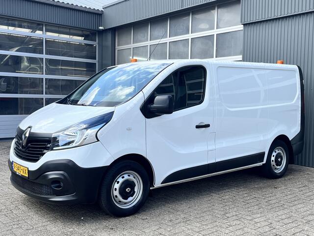 Renault TRAFIC 1.6 dCi L1H1 Airco Cruise control Kastinrichting Trekhaak 2000kg trekgewicht Parkeersensoren achter 2-Persoons Achterruitrij camera 1e eigenaar Omvormer Euro 6 Bpm vrij voor particulier gebruik!!