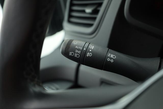 Renault TRAFIC 2.0 dCi 130pk Dubb.Cab. | L2H1 | 6 pers. | Airco | PDC | Trekhaak | Zilver met. | CarPlay