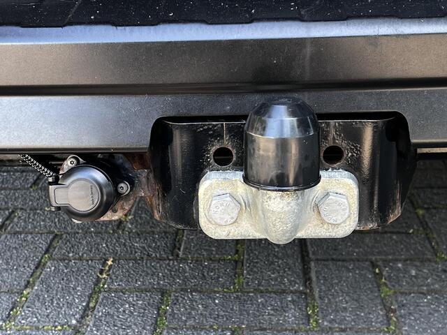 Renault TRAFIC 2.0 dCi 120 T29 L2H1 DC Work Edition 5 persoons / Dealer onderhouden / Trekhaak 2.000kg / Dubbel Cabine / Airco / Getinte ruiten / 17" LM wielen / Stoelverwarming /