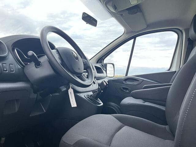 Renault TRAFIC 2.0 dCi 120pk E6 R-link Lease ¤238 p/m Airco, Navi, PDC, Trekhaak, Cruise controle, onderhoudshistorie aanwezig